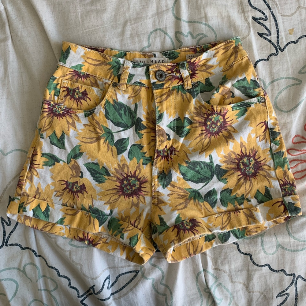 Bullhead Sunflower Mom Shorts